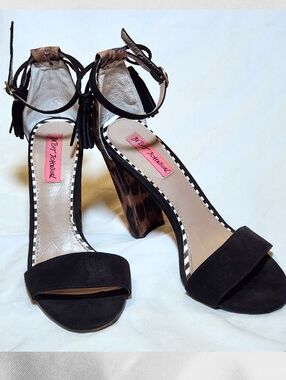 Betsy Johnson Rallo Leopard Print Heels Womens 8.5  Shoes
